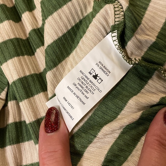 LulaRoe women’s sage green and white striped high-low top short sleeve size M - Picture 10 of 11